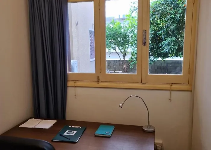 Mythos Down Town House בית נופש